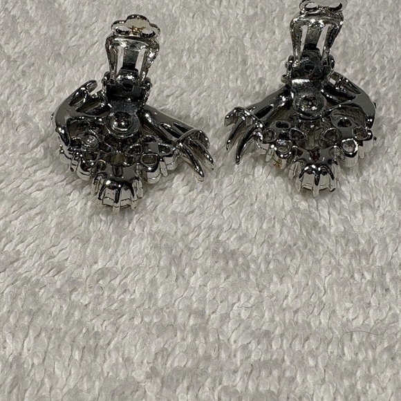 Vintage Aurora Borealis Rhinestone & Faux Pearl Clip-On Earrings - Picture 4 of 9